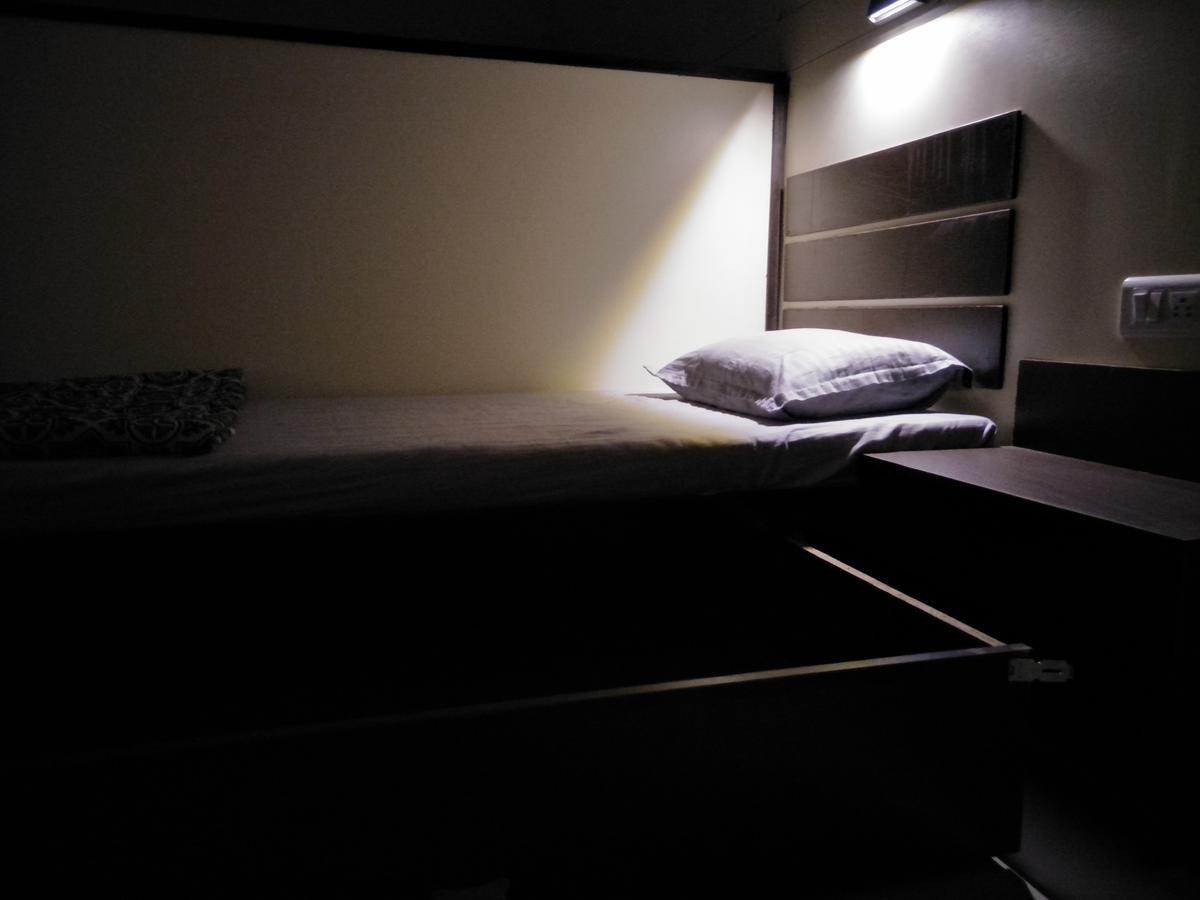 Night Halt Dormitory Ahmedabad Exterior foto