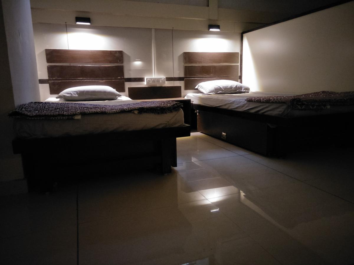 Night Halt Dormitory Ahmedabad Exterior foto