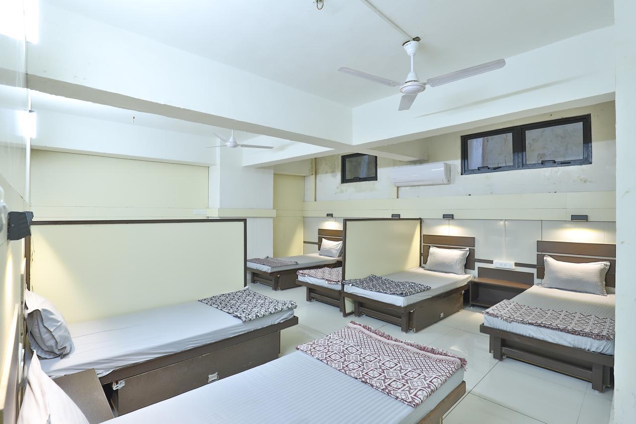 Night Halt Dormitory Ahmedabad Exterior foto