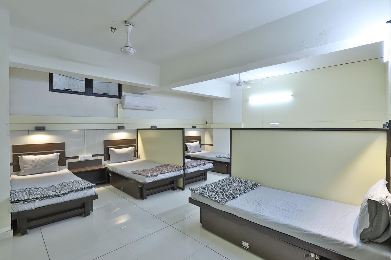 Night Halt Dormitory Ahmedabad Exterior foto