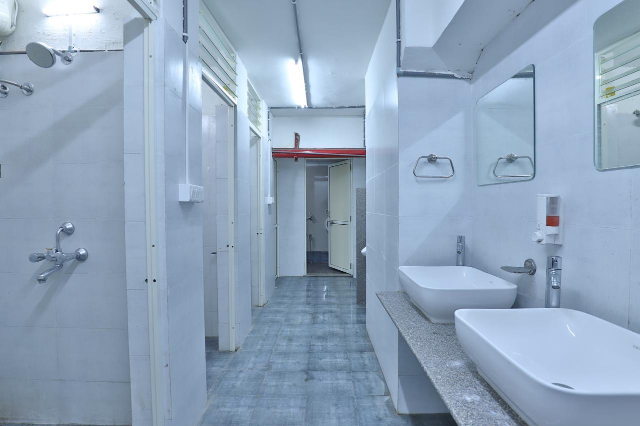 Night Halt Dormitory Ahmedabad Exterior foto