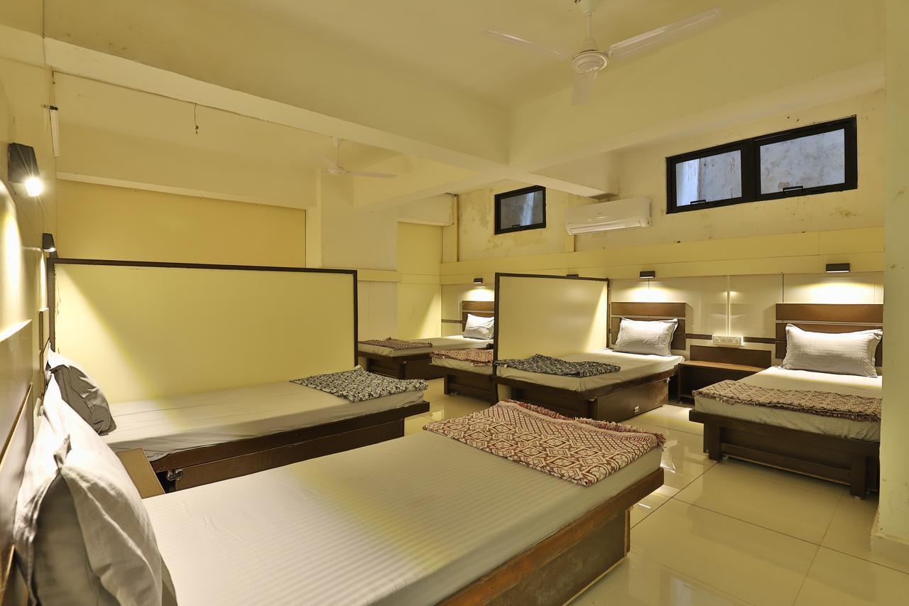Night Halt Dormitory Ahmedabad Exterior foto