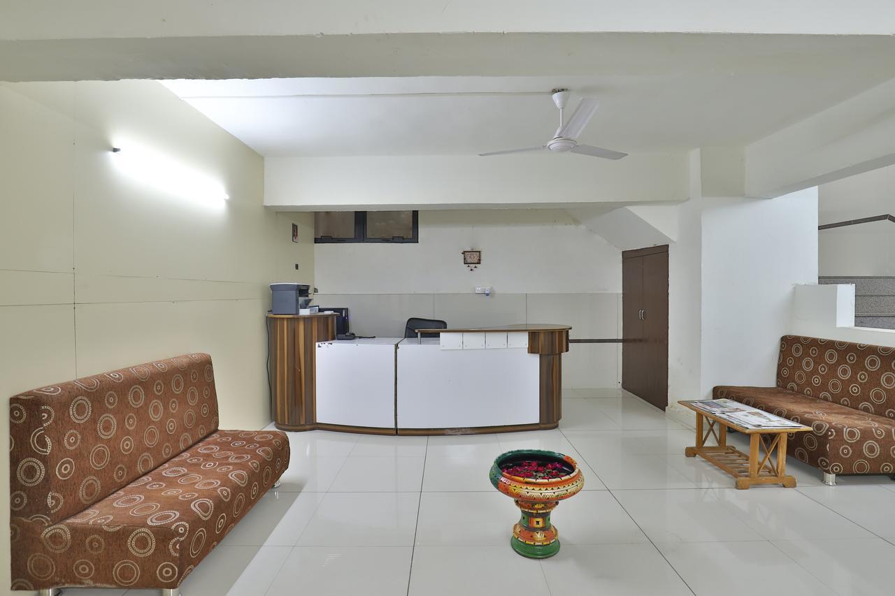Night Halt Dormitory Ahmedabad Exterior foto